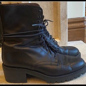 Vintage 90s black ankle boots/combat boots.